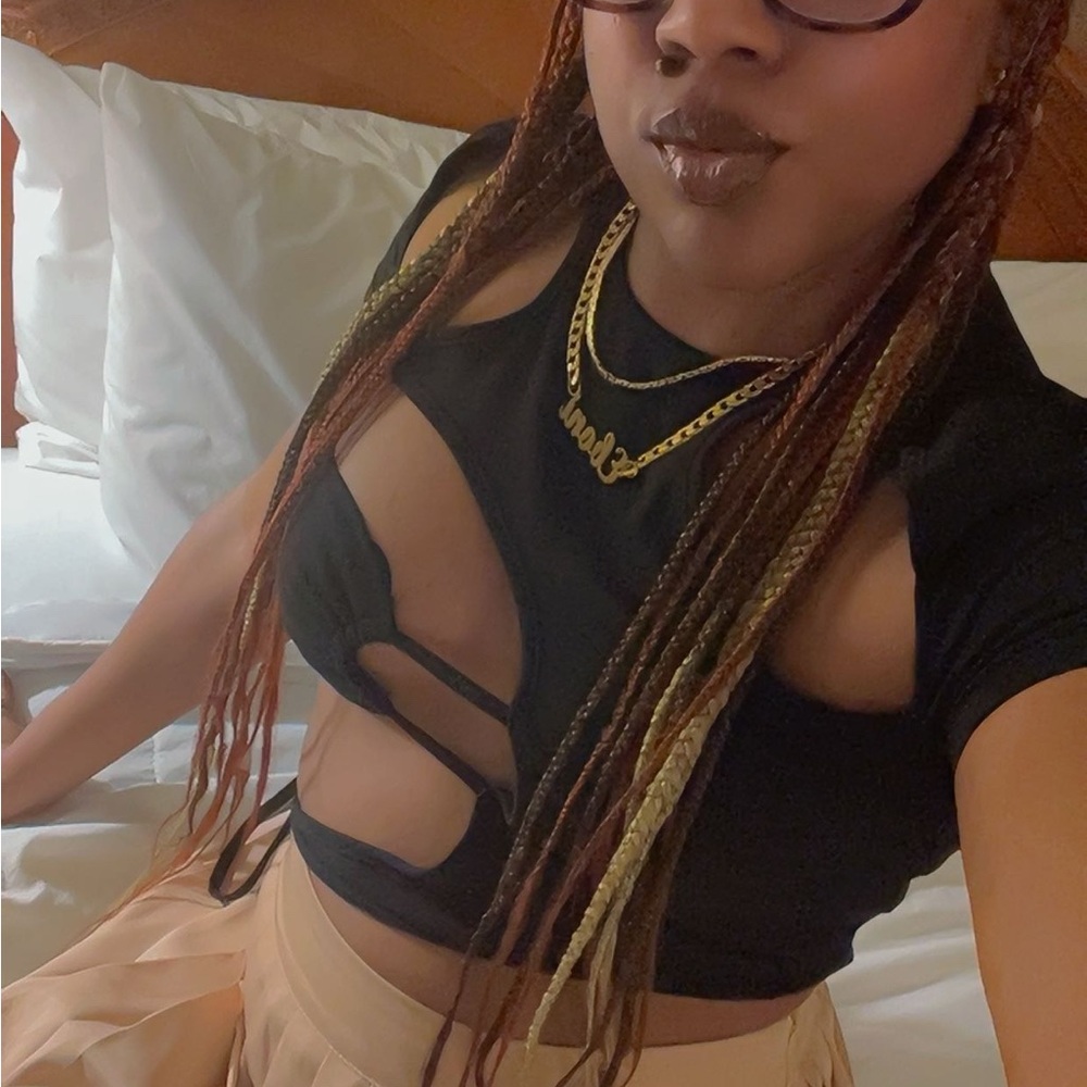 SHEIN Black Cut-Out Crop Top - Picture 4 of 4